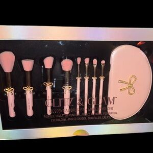 New glitz and glam rhinestone bow pink brush set!